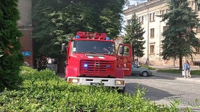 В центрі Тернополя горить бар