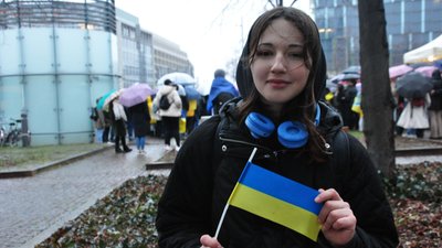 "365 днів загального болю": українці вийшли на демонстрацію у Лейпцигу "365 днів загального болю": українці вийшли на демонстрацію у Лейпцигу