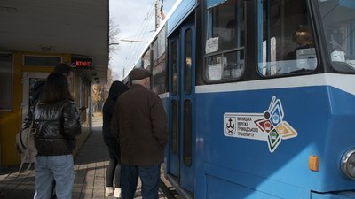 У Вінниці запустили мобільний додаток для відстеження руху громадського транспорту У Вінниці запустили мобільний додаток для відстеження руху громадського транспорту