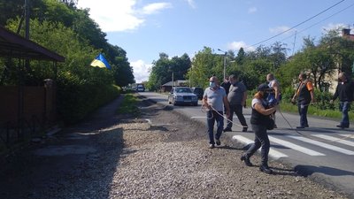 Півсотні прикарпатців перекрили трасу національного значення Н-10 у Болехові Півсотні прикарпатців перекрили трасу національного значення Н-10 у Болехові