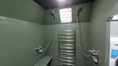 Душ у лазне-пральному комплексі Душ у лазне-пральному комплексі