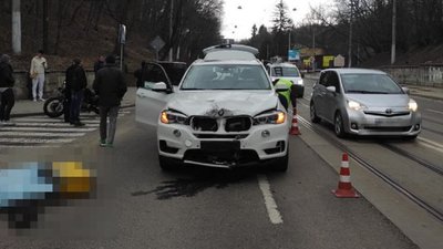 У Львові авто збило на смерть скутеристку служби доставки У Львові авто збило на смерть скутеристку служби доставки