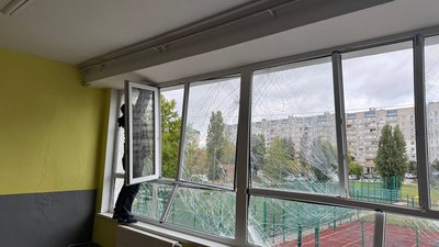 "Під вікнами лежали залишки ракети": як у Каневі на Черкащині ліквідовують наслідки обстрілу "Під вікнами лежали залишки ракети": як у Каневі на Черкащині ліквідовують наслідки обстрілу