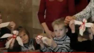 Майстер-клас з виготовлення мотанок провели в Херсоні матері загиблих військових на Сході України