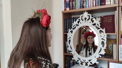 Тернопільська бібліотекарка випустила патріотичний кліп Тернопільська бібліотекарка випустила патріотичний кліп