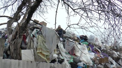 Сміття біля дому Тетяни Приходько Сміття біля дому Тетяни Приходько