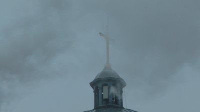 Жителі вулиці Івасюка у Франківську скаржаться на викиди з місцевого монастиря