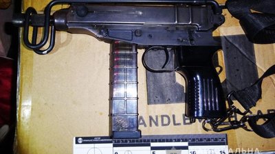 У Києві затримали подружжя з арсеналом зброї У Києві затримали подружжя з арсеналом зброї