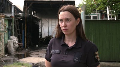 У Чернігові у мікрорайоні ЗАЗ горів будинок: вогонь перекинувся на сусідній У Чернігові у мікрорайоні ЗАЗ горів будинок: вогонь перекинувся на сусідній