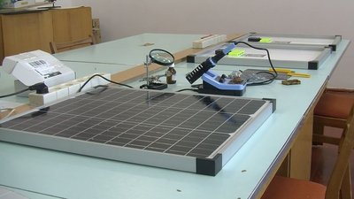 У волинському виші майструють сонячні панелі для військових У волинському виші майструють сонячні панелі для військових