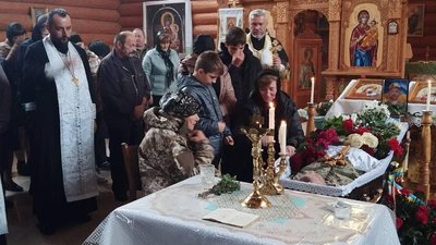 На Закарпатті попрощалися з полеглим захисником Юрієм Сивульком На Закарпатті попрощалися з полеглим захисником Юрієм Сивульком