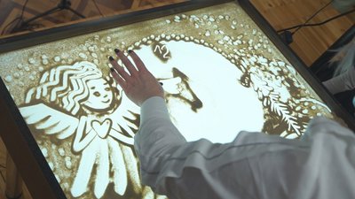 У Вінниці до Новорічних свят для школярів організували серію майстер-класів із пісочної анімації У Вінниці до Новорічних свят для школярів організували серію майстер-класів із пісочної анімації