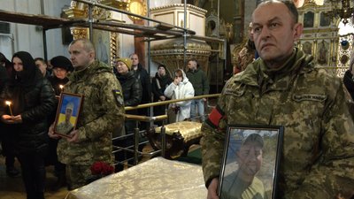 У Луцьку попрощалися з двома загиблими Олександром Буриком і Романом Данилюком У Луцьку попрощалися з двома загиблими Олександром Буриком і Романом Данилюком