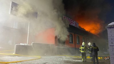 У Рівному загорівся склад взуття У Рівному загорівся склад взуття