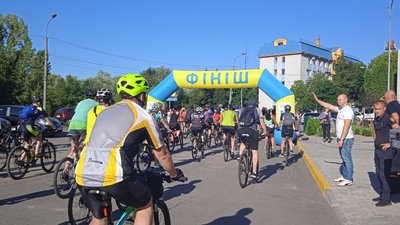 "Fire way до перемоги України": у Рівному рятувальники провели благодійний велопробіг