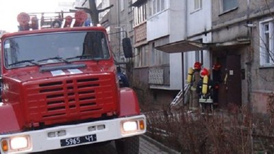 Прикарпатські надзвичайники врятували з пожежі іванофранківку