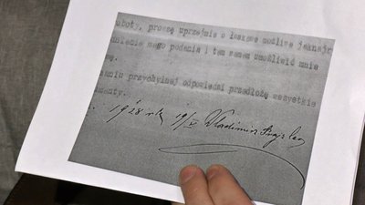 Знайшли декоративні оздоблення: львівські реставратори досліджують будинок Прайзлерів у Луцьку Знайшли декоративні оздоблення: львівські реставратори досліджують будинок Прайзлерів у Луцьку
