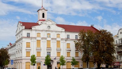 Такий вигляд має Апеляційний суд в Чернігові майже через місяць після ракетного удару Такий вигляд має Апеляційний суд в Чернігові майже через місяць після ракетного удару