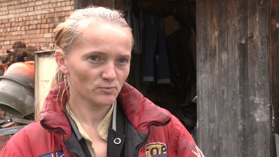 На Івано-Франківщині волонтери ремонтують помешкання для матері та її доньок
