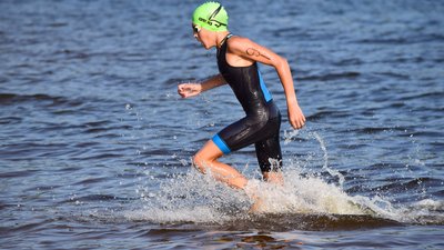 Плавання, біг та велогонка: у Черкасах стартував чемпіонат України з триатлону Плавання, біг та велогонка: у Черкасах стартував чемпіонат України з триатлону