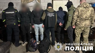 За 6 тис. євро обіцяли переправити через Тису до Румунії: підозрюють жителя Закарпаття та Івано-Франківщини За 6 тис. євро обіцяли переправити через Тису до Румунії: підозрюють жителя Закарпаття та Івано-Франківщини