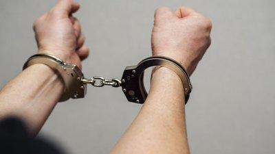 Вдарив викруткою у груди: у Хмельницькому затримали чоловіка