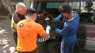 Студенти-автомобілісти з Черкас відновлюють автівки для захисників Студенти-автомобілісти з Черкас відновлюють автівки для захисників