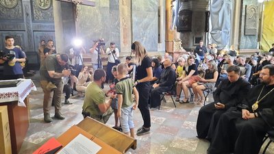 У Львові рідним загиблих бійців 24-ї бригади вручили ордени "Хрест Героя" У Львові рідним загиблих бійців 24-ї бригади вручили ордени "Хрест Героя"