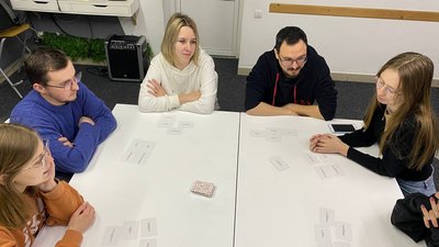 "На емоціях": лучанка створила настільну гру