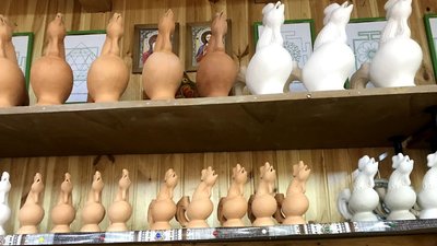 Понад 30 "півників з Бородянки" впродовж місяця виготовили брати-гончарі Іван та Данило Решти на Житомирщині Понад 30 "півників з Бородянки" впродовж місяця виготовили брати-гончарі Іван та Данило Решти на Житомирщині