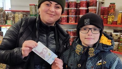 Школяр з Луцька віддав подаровані на день народження гроші на автобус для військових