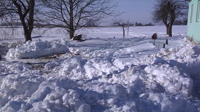 На Рівненщині через перемети фельдшер на руках ніс хворого до "швидкої" На Рівненщині через перемети фельдшер на руках ніс хворого до "швидкої"