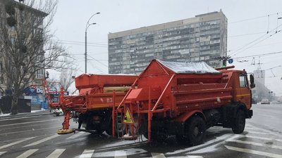 Замети, численні аварії та затори. У Києві вирує хуртовина Замети, численні аварії та затори. У Києві вирує хуртовина