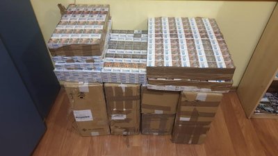 На Закарпатті поблизу кордону прикордонники виявили 16,5 тис. пачок сигарет та затримали пачкаря