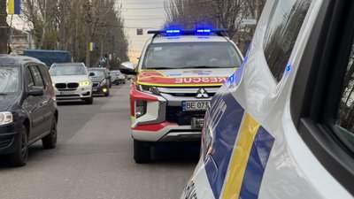 Операція "Маячок" у Миколаєві: як водії реагують на проблискові маячки Операція "Маячок" у Миколаєві: як водії реагують на проблискові маячки