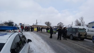 Жителі Пересічного на Харківщині перекрили трасу через тарифи