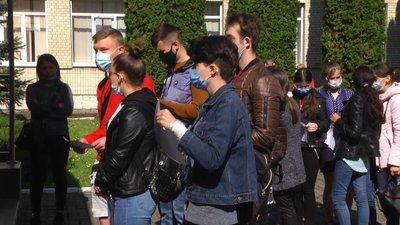 На Хмельниччині абітурієнти складали ЗНО з хімії
