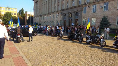 День Державного прапора у Черкасах: Аквавіта, нагородження і мотопробіг День Державного прапора у Черкасах: Аквавіта, нагородження і мотопробіг