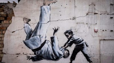 Бенксі підтвердив авторство 7 муралів в Україні – The Art Newspaper