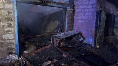 "Ми знайшли уламок прямо в стіні": наслідки атаки армії РФ по Запоріжжю "Ми знайшли уламок прямо в стіні": наслідки атаки армії РФ по Запоріжжю