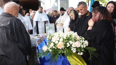 На Закарпатті попрощалися із загиблим захисником Іваном Тюком На Закарпатті попрощалися із загиблим захисником Іваном Тюком