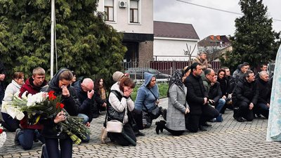 У Мукачеві попрощалися із полеглим на війні Отто Лендєлом У Мукачеві попрощалися із полеглим на війні Отто Лендєлом