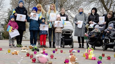 В місті на Волині переселенка організувала акцію в пам'ять про загиблих під час війни дітей В місті на Волині переселенка організувала акцію в пам'ять про загиблих під час війни дітей
