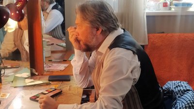 У Сумах відіграли прем’єру вистави "Наше містечко", яка мала відбутися два роки тому У Сумах відіграли прем’єру вистави "Наше містечко", яка мала відбутися два роки тому