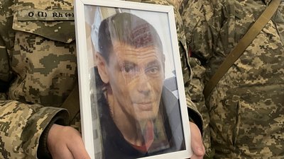 У Полтаві прощаються з військовослужбовцем Володимиром Дубовиком У Полтаві прощаються з військовослужбовцем Володимиром Дубовиком