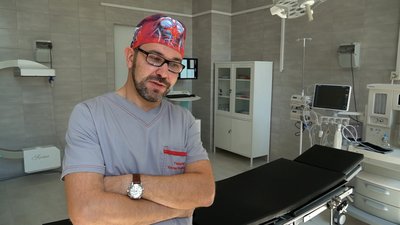 Понад два з половиною місяці лікував поранених в окупованому Херсоні судинний хірург Євген Гардубей з Мукачева