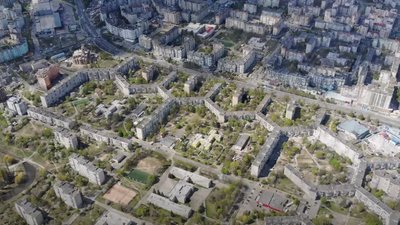 До дня міста: лучани живуть у найдовшому будинку у світі