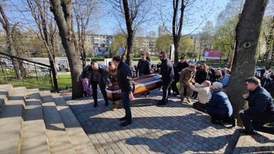 На Тернопільщині прощаються з бійцем, екснардепом Олегом Барною На Тернопільщині прощаються з бійцем, екснардепом Олегом Барною