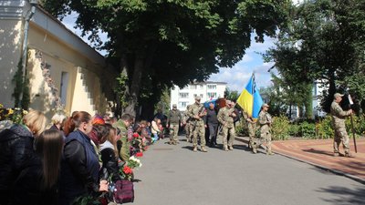 У Сумах попрощалися з загиблим на Донеччині Сергієм Горбачем У Сумах попрощалися з загиблим на Донеччині Сергієм Горбачем