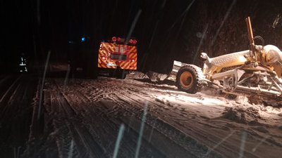 Два автобуси, трактор та вантажний автомобіль застрягли у кюветах на дорогах Волині Два автобуси, трактор та вантажний автомобіль застрягли у кюветах на дорогах Волині